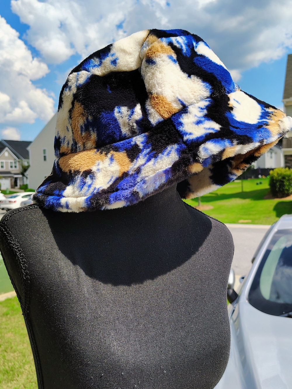 Plush Tie-Dye Bucket Hat in Blue, Black & Cream